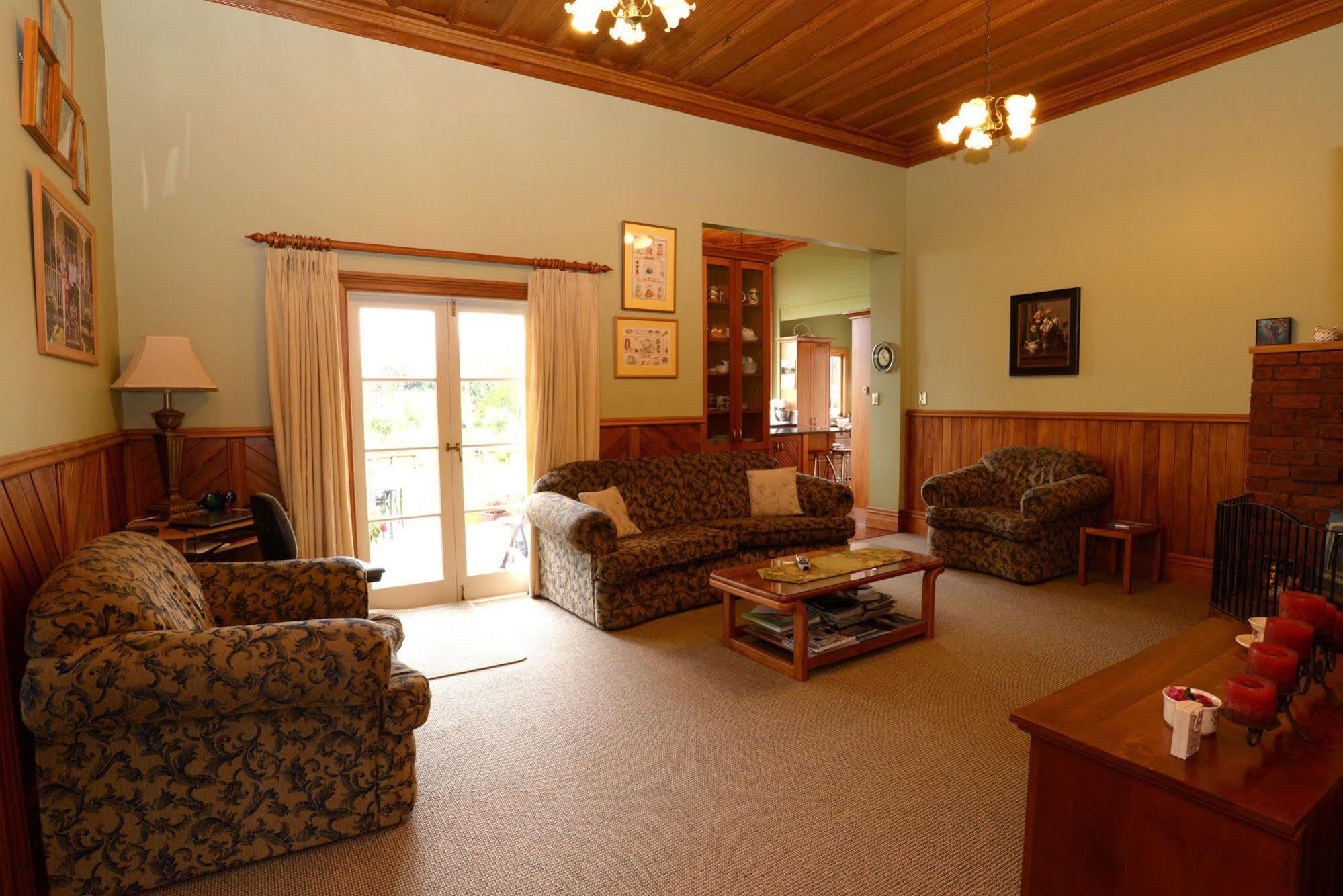 Villa Heights Bed And Breakfast New Plymouth Exterior photo