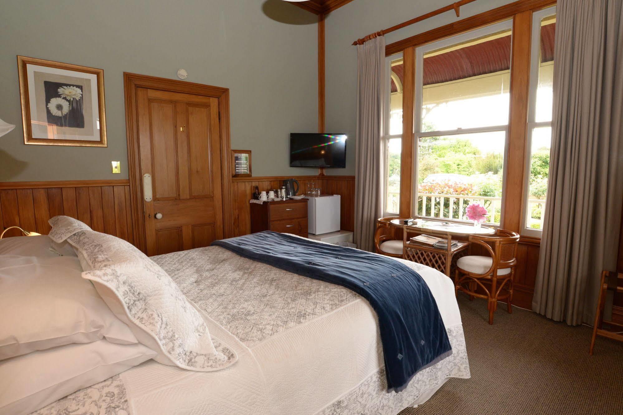 Villa Heights Bed And Breakfast New Plymouth Exterior photo